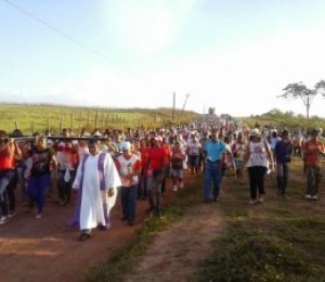 Milhares de fiéis participam de Caminhada Penitencial  em São Sebastião