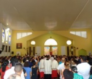 Clero diocesano renova promessas sacerdotais durante Missa dos Santos Óleos