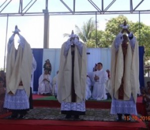 Diocese de Camaçari ganha três novos padres, a ordenação foi realizada em Terra Nova neste sábado (15)