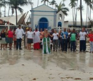 Fiéis realizam momento de oração e solidariedade pelas vítimas do naufrágio na Baía de Todos os Santos