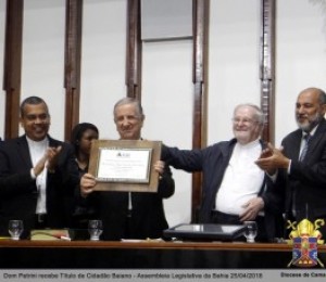 Dom João Carlos Petrini recebeu oficialmente título de cidadão baiano