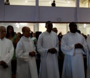 Candidatos ao diaconato receberam o ministério do acolitato e leitorado em São Sebastião do Passé