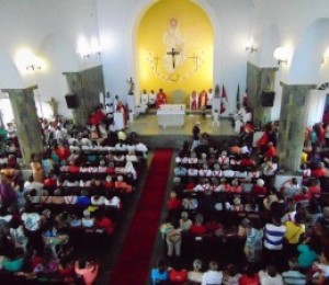 Centenas de devotos participaram de procissão e missa em louvor a São Sebastião do Passé